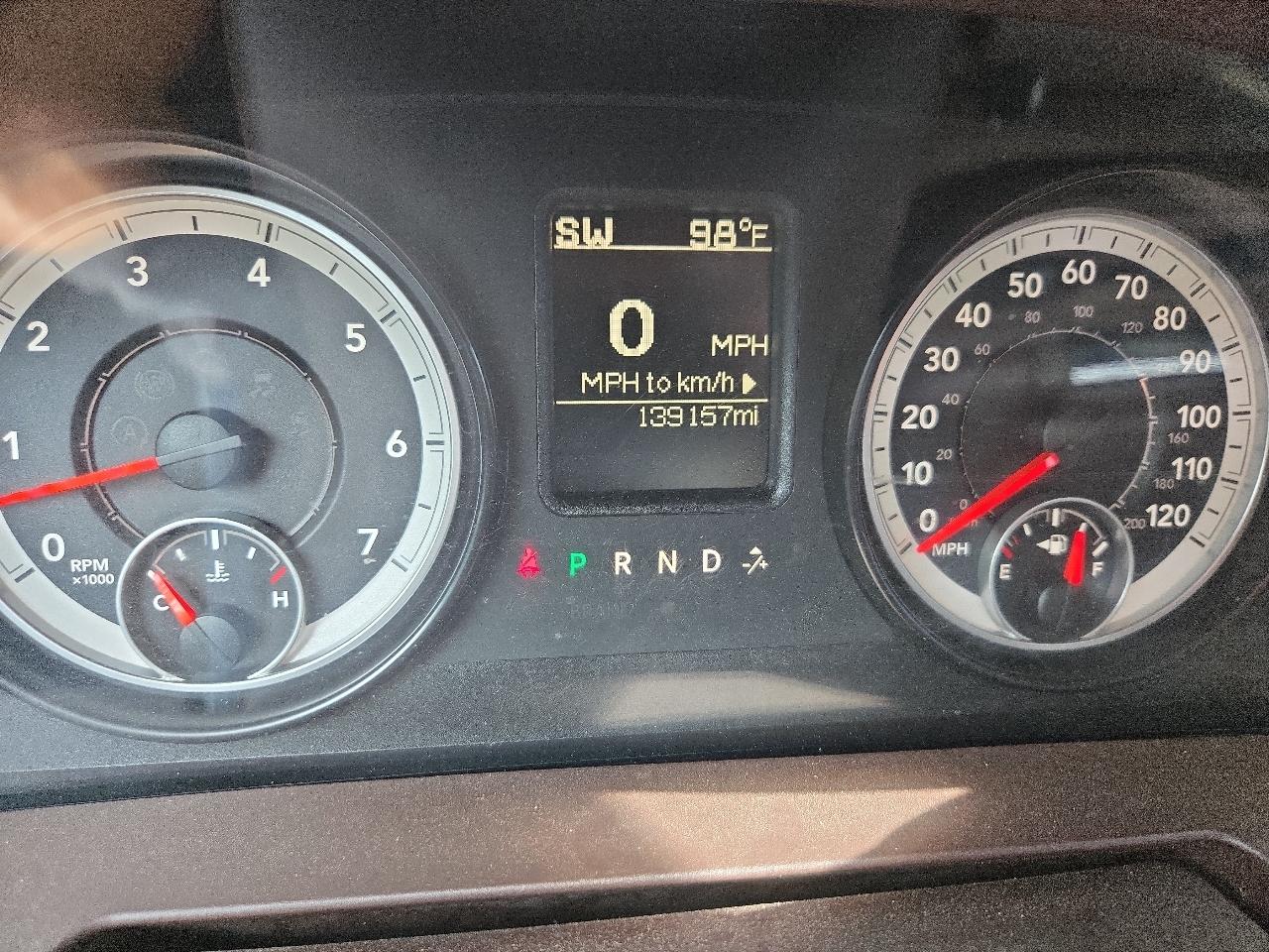 RAM 1500 4WD Quad Cab 140.5" SLT 2015