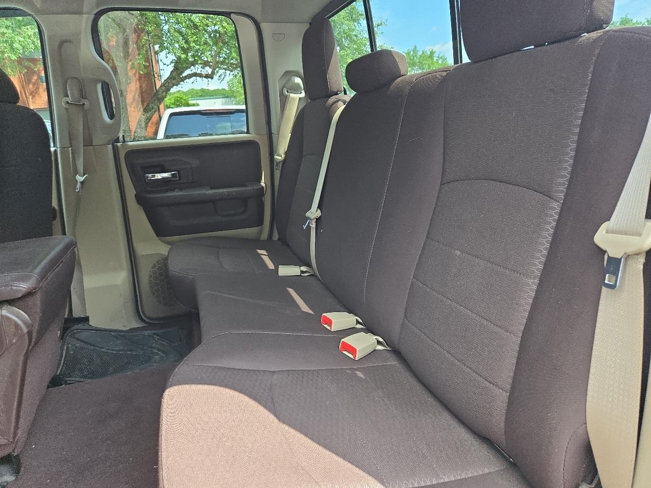 RAM 1500 4WD Quad Cab 140.5" SLT 2015