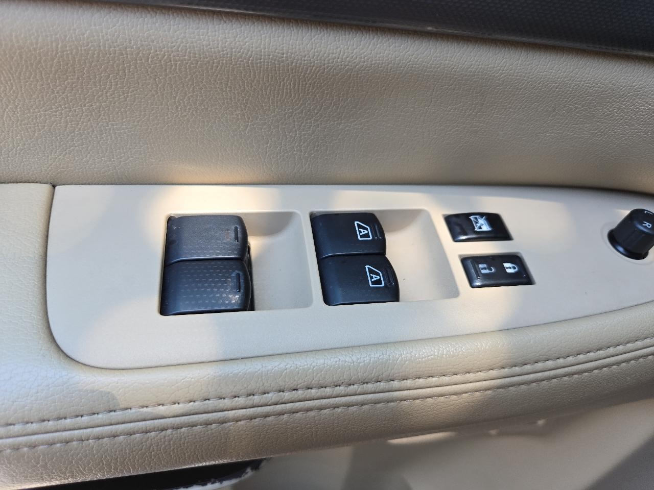 Nissan Armada 4WD 4dr SV 2014