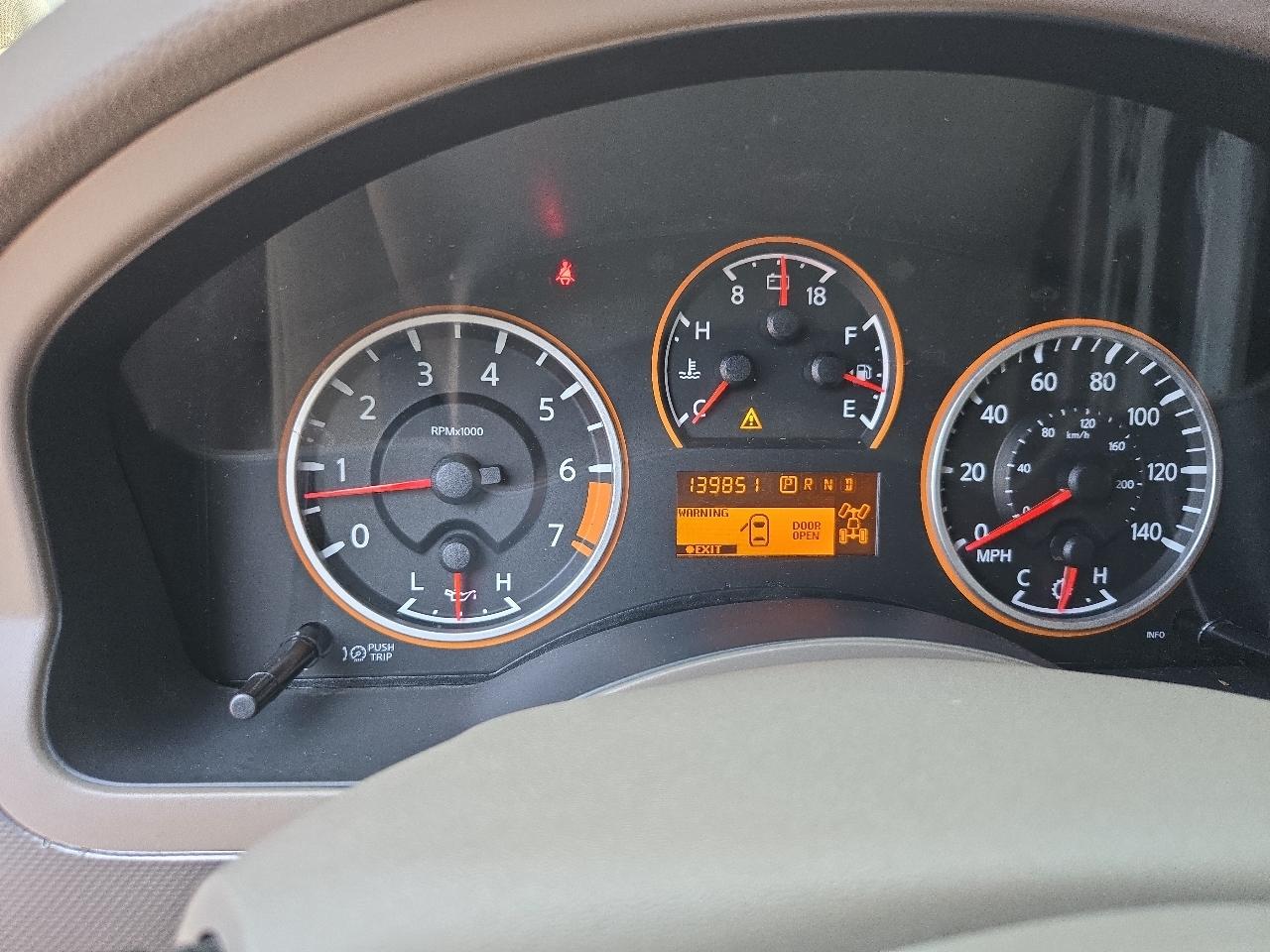 Nissan Armada 4WD 4dr SV 2014