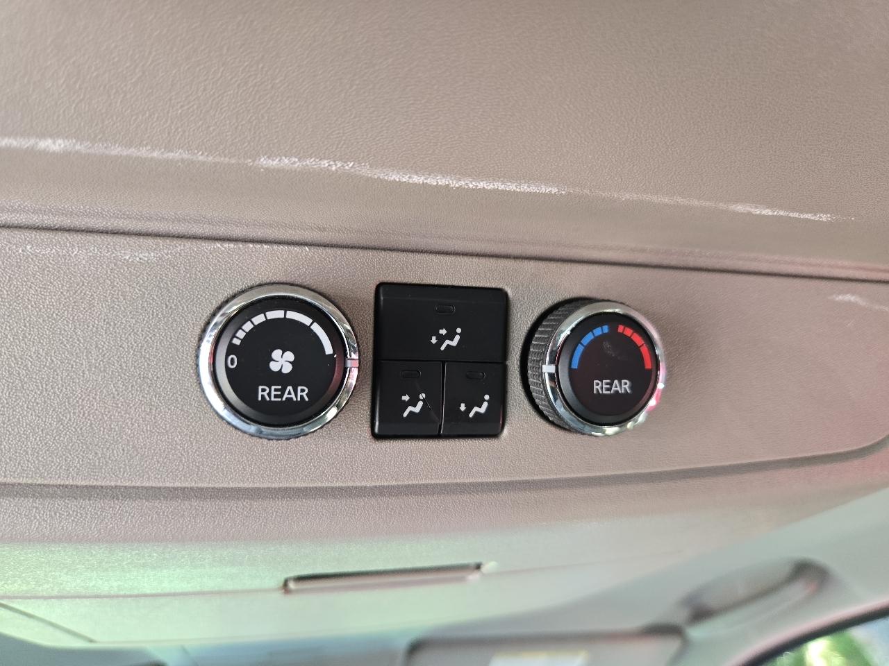 Nissan Armada 4WD 4dr SV 2014