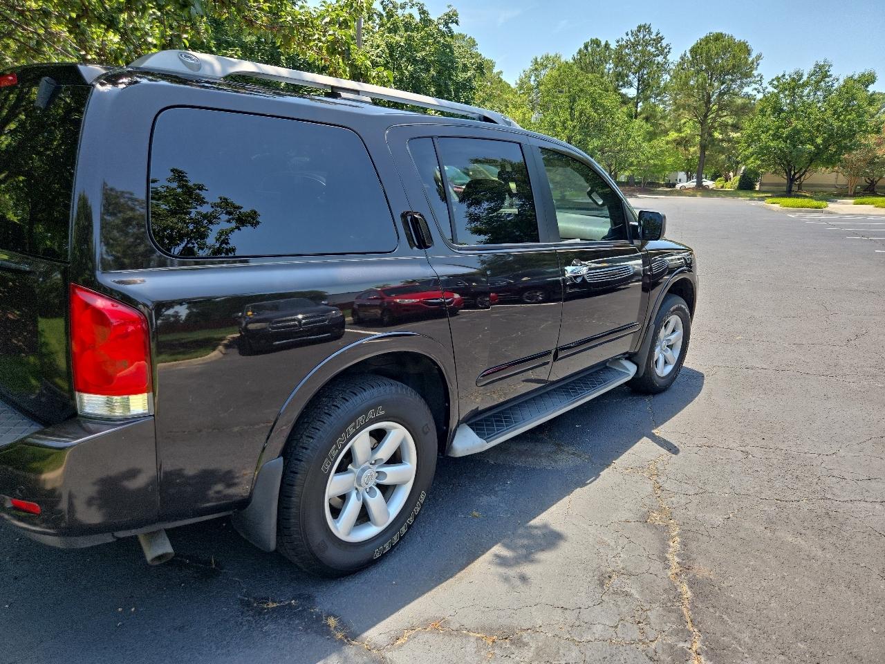 Nissan Armada 4WD 4dr SV 2014