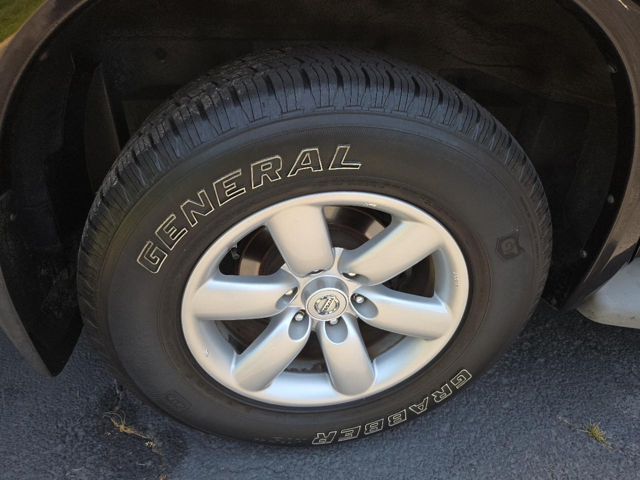 Nissan Armada 4WD 4dr SV 2014