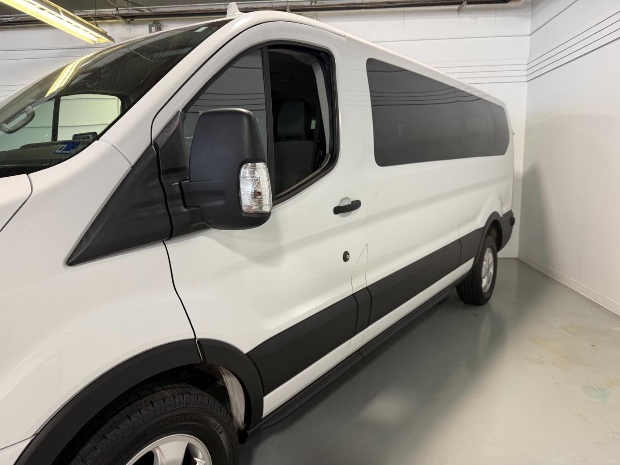 Ford Transit 350 Wagon Low Roof XL w/Sliding Pass. 148-in. WB 2020