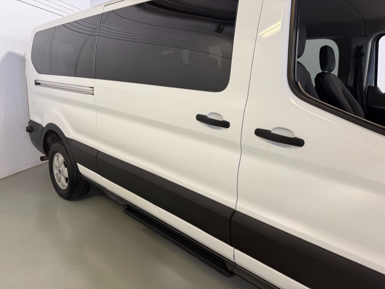 Ford Transit 350 Wagon Low Roof XL w/Sliding Pass. 148-in. WB 2020