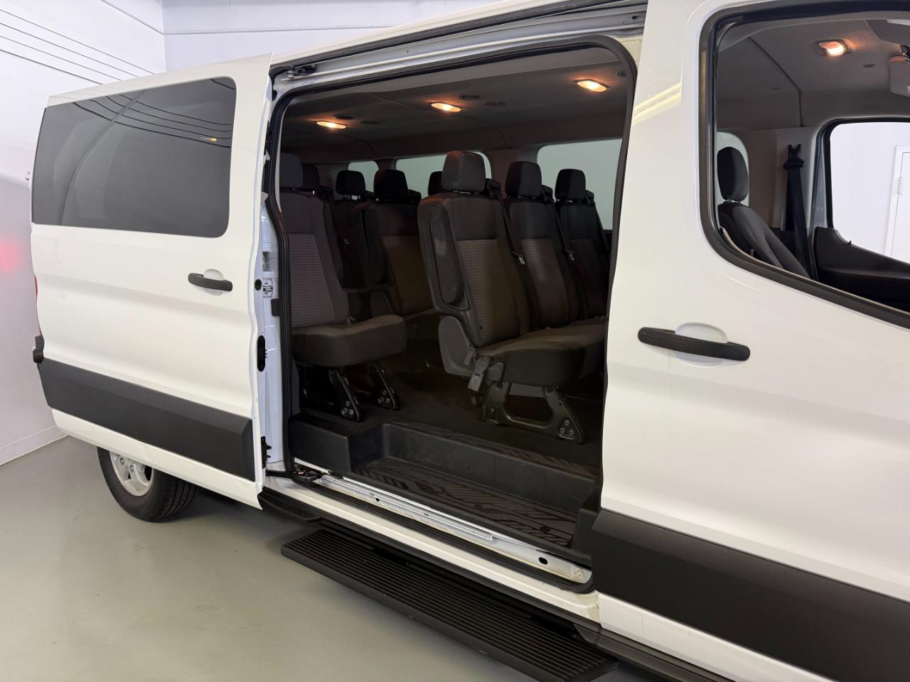 Ford Transit 350 Wagon Low Roof XL w/Sliding Pass. 148-in. WB 2020