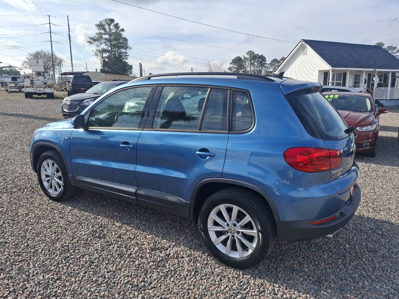 Volkswagen Tiguan S 2017
