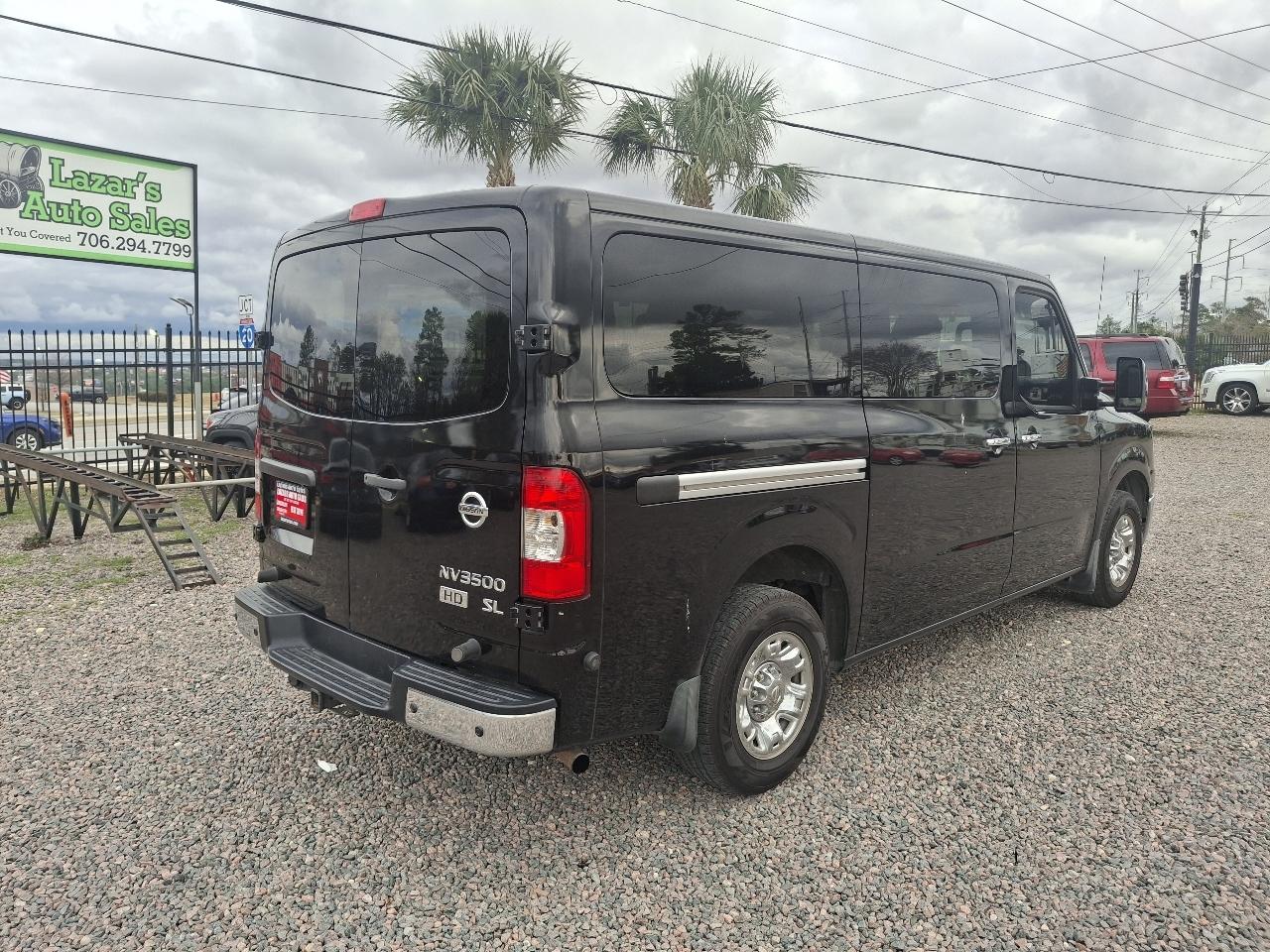 Nissan NV Passenger 3500 SL V8 2015