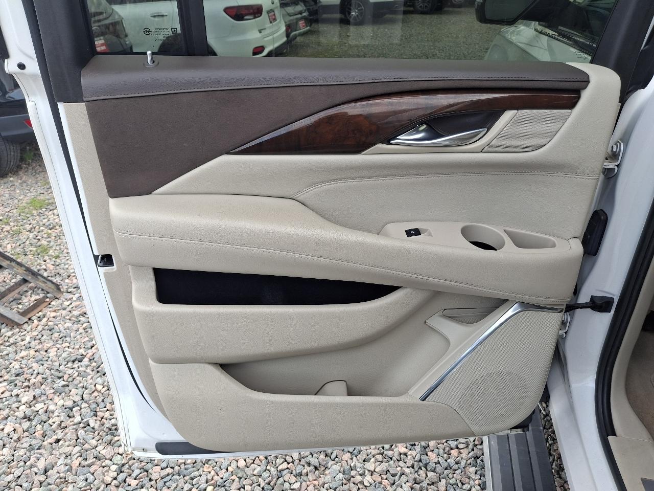 Cadillac Escalade ESV Premium 4WD 2017