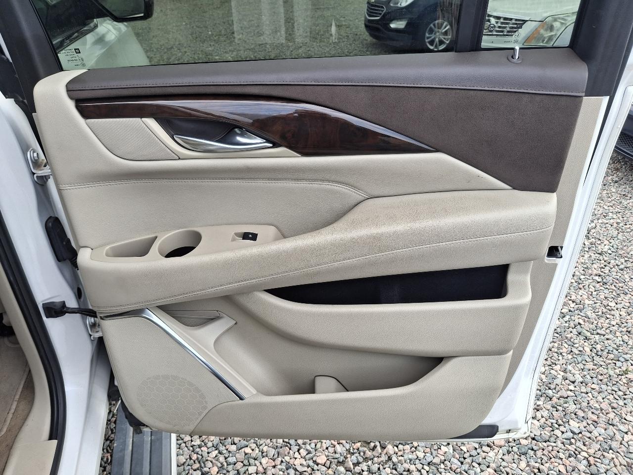 Cadillac Escalade ESV Premium 4WD 2017