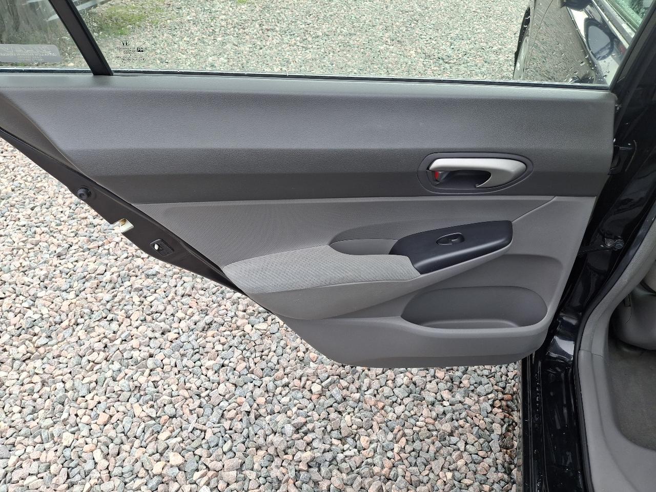 Honda Civic LX Sedan 5-Speed AT 2009