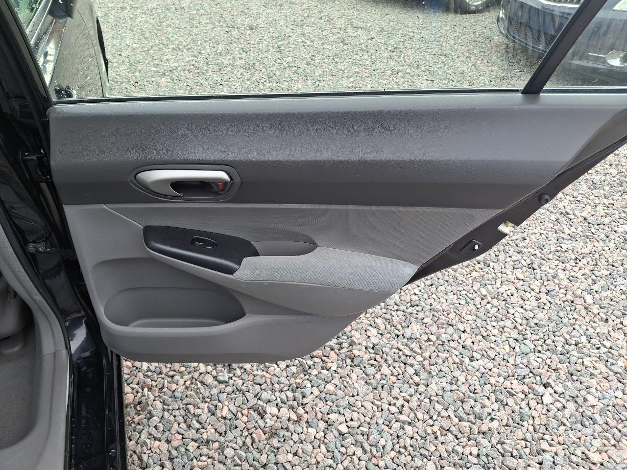 Honda Civic LX Sedan 5-Speed AT 2009