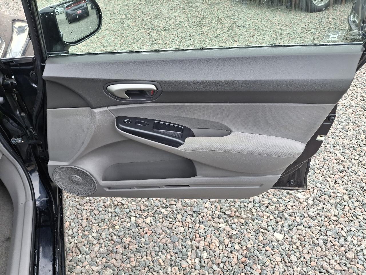 Honda Civic LX Sedan 5-Speed AT 2009