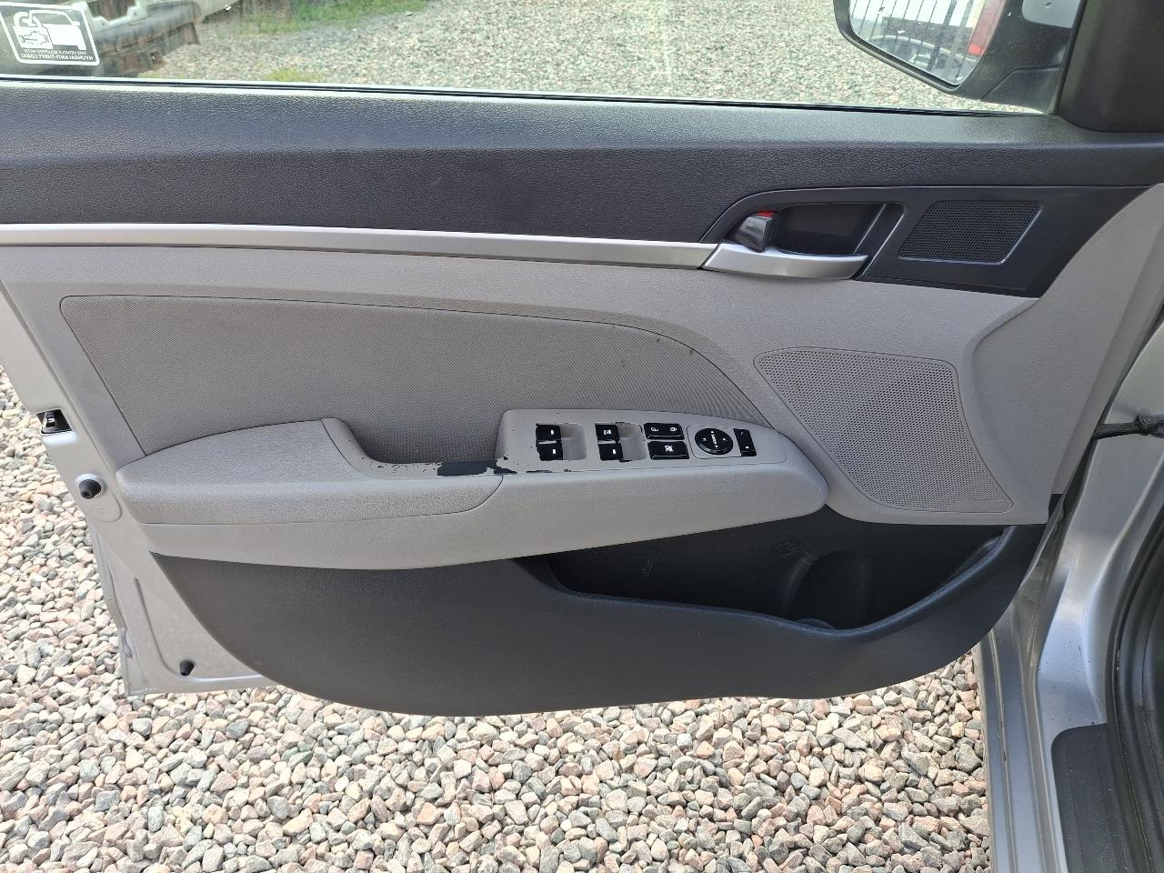 Hyundai Elantra SEL 2020