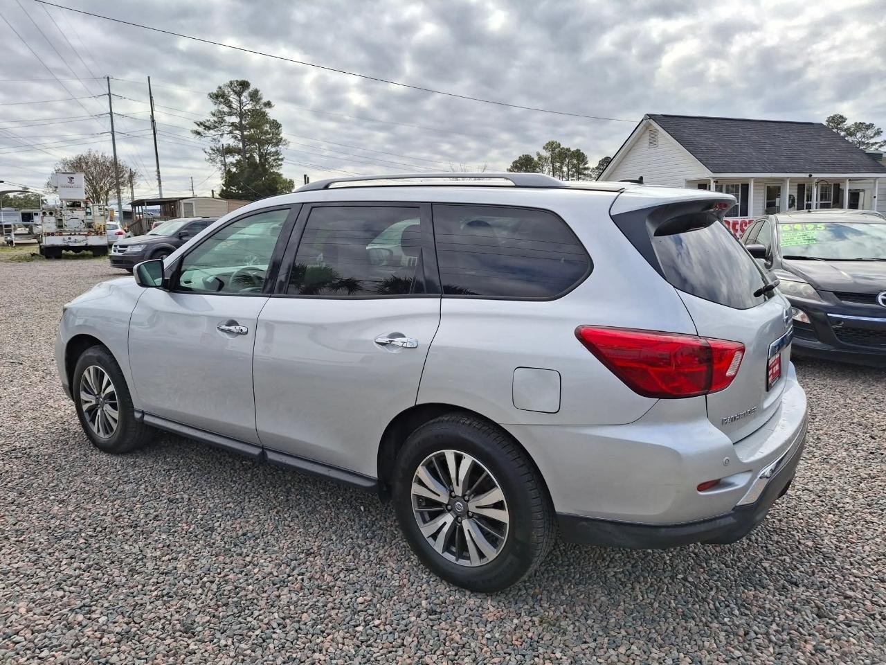 Nissan Pathfinder SV 4WD 2018