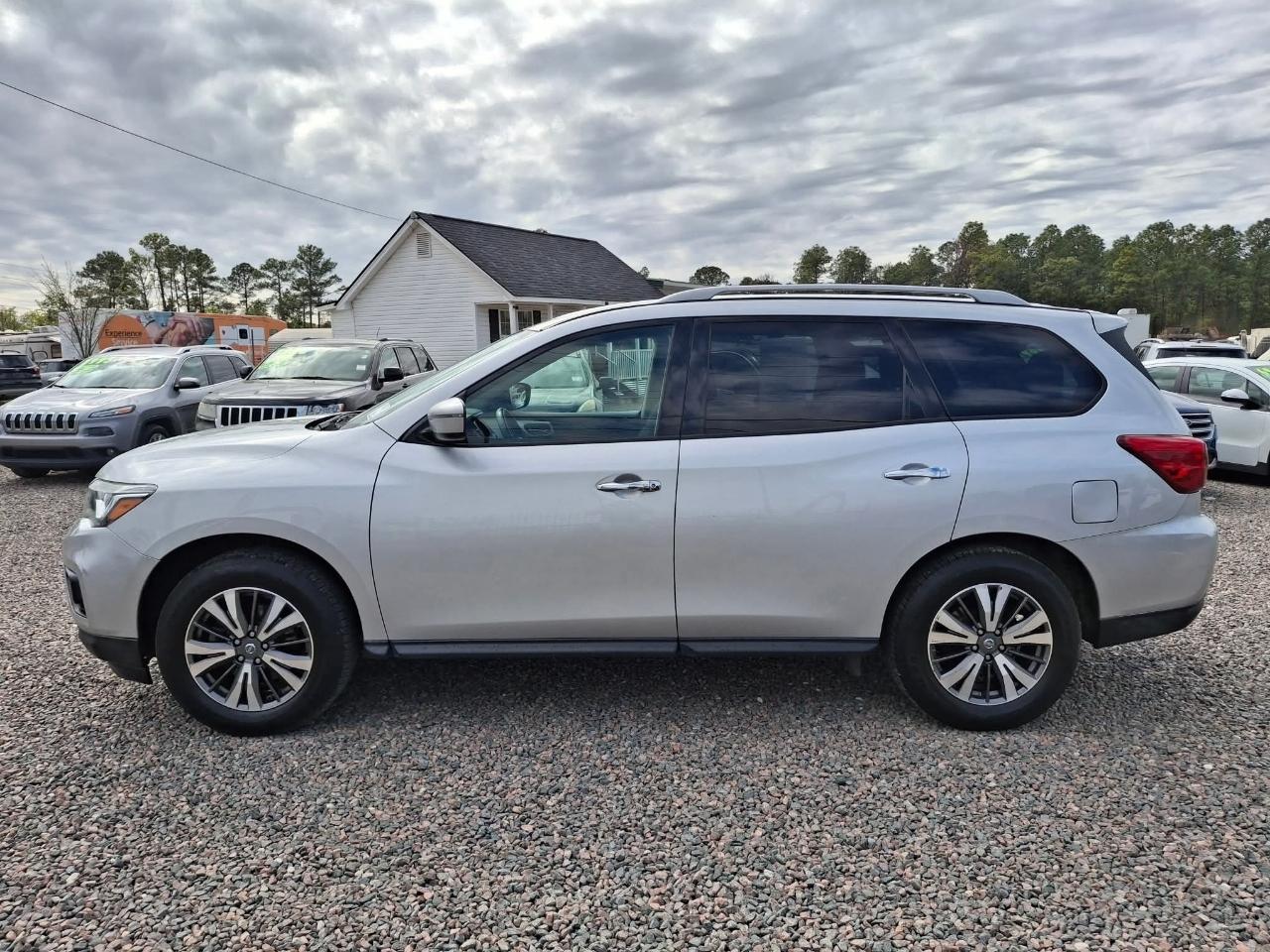 Nissan Pathfinder SV 4WD 2018