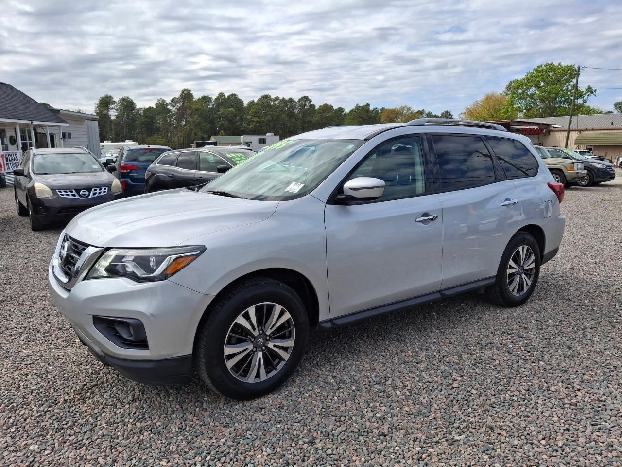 Nissan Pathfinder SV 4WD 2018