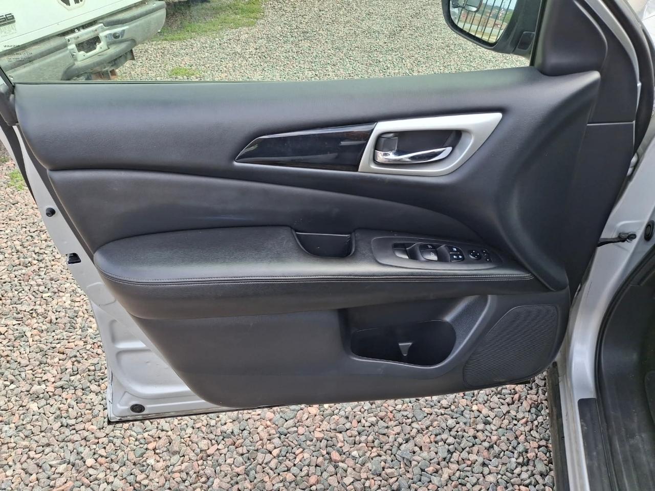 Nissan Pathfinder SV 4WD 2018