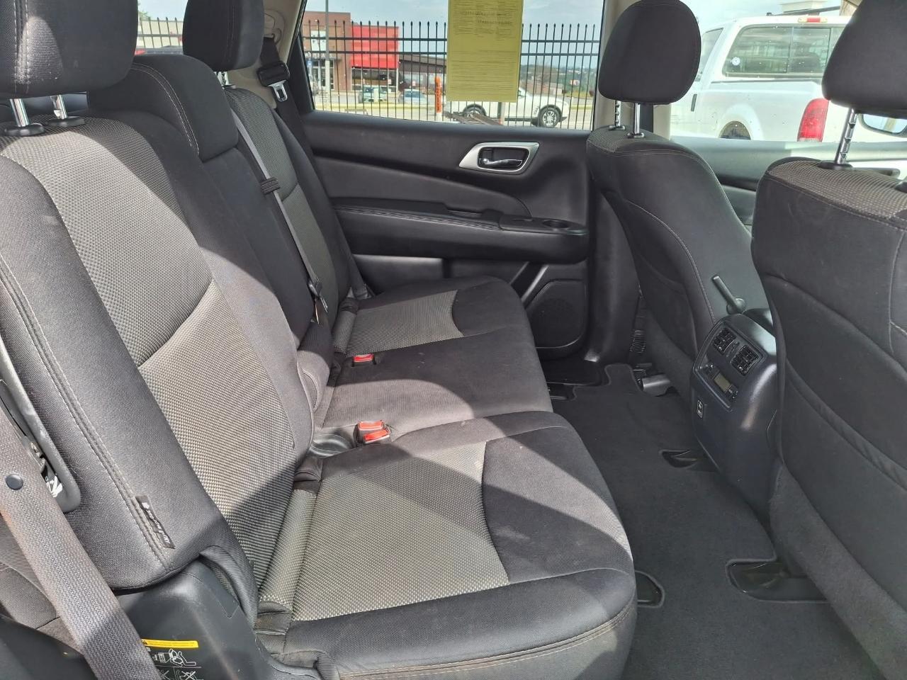 Nissan Pathfinder SV 4WD 2018