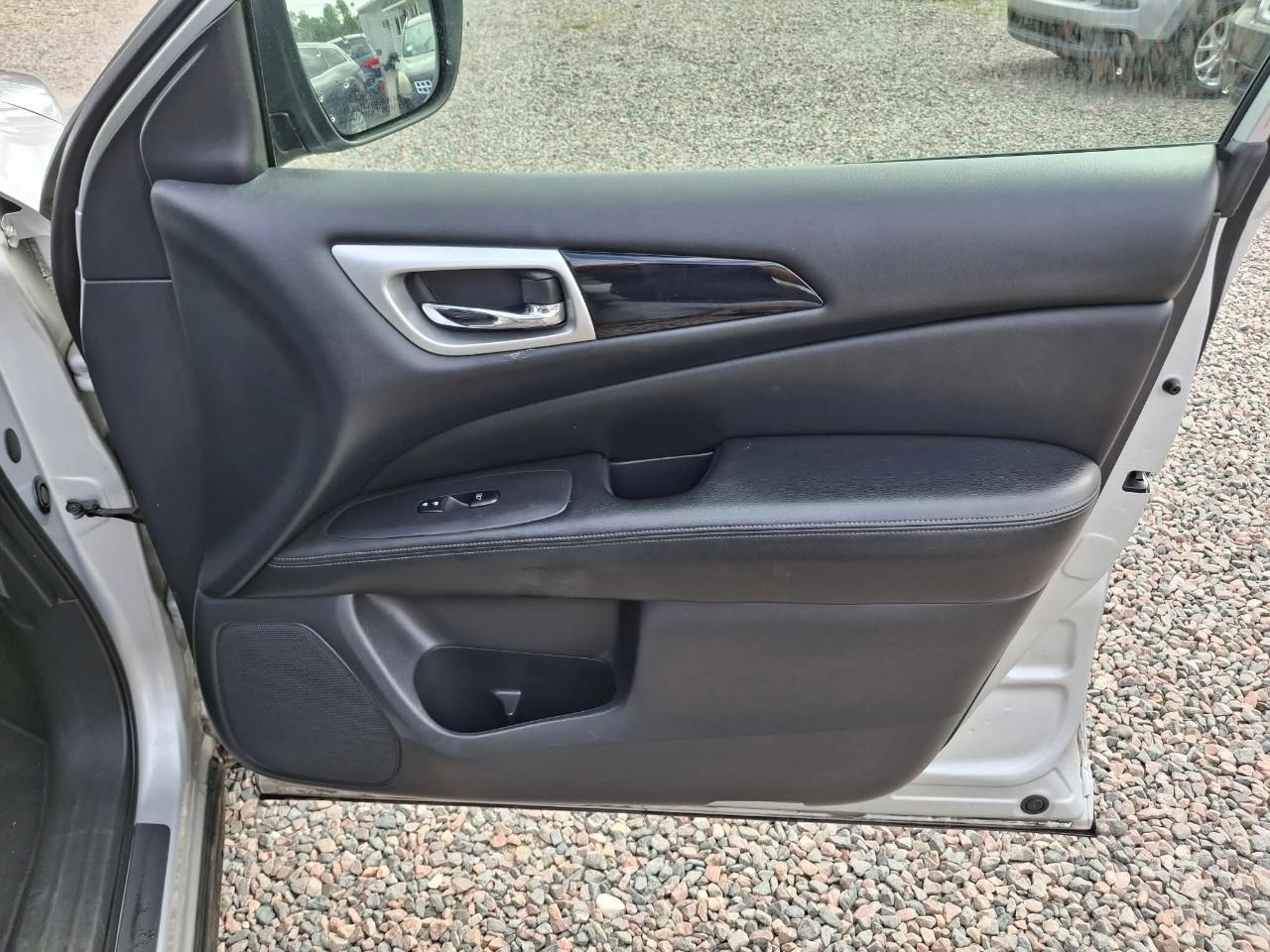 Nissan Pathfinder SV 4WD 2018