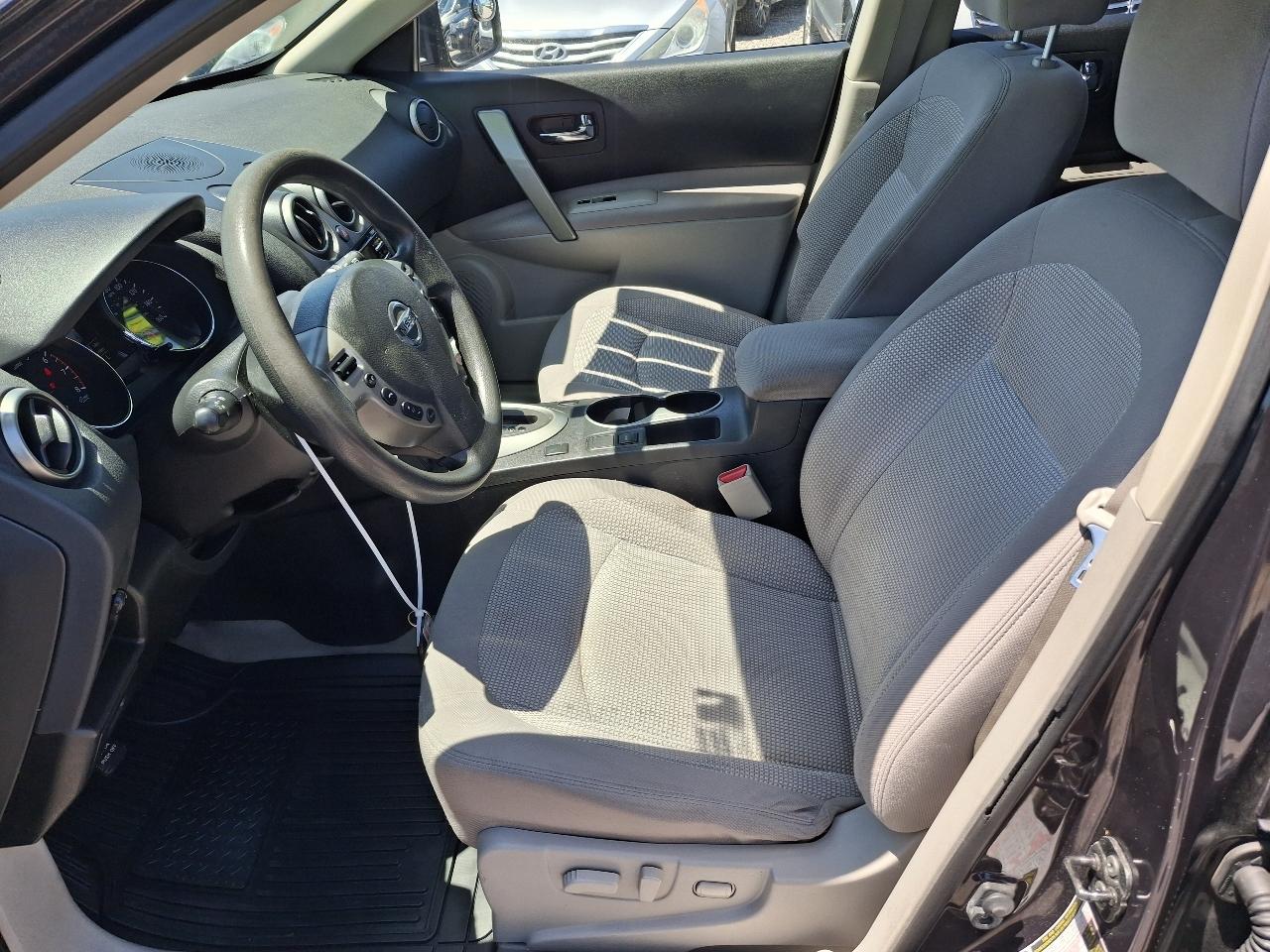 Nissan Rogue SV FWD 2013