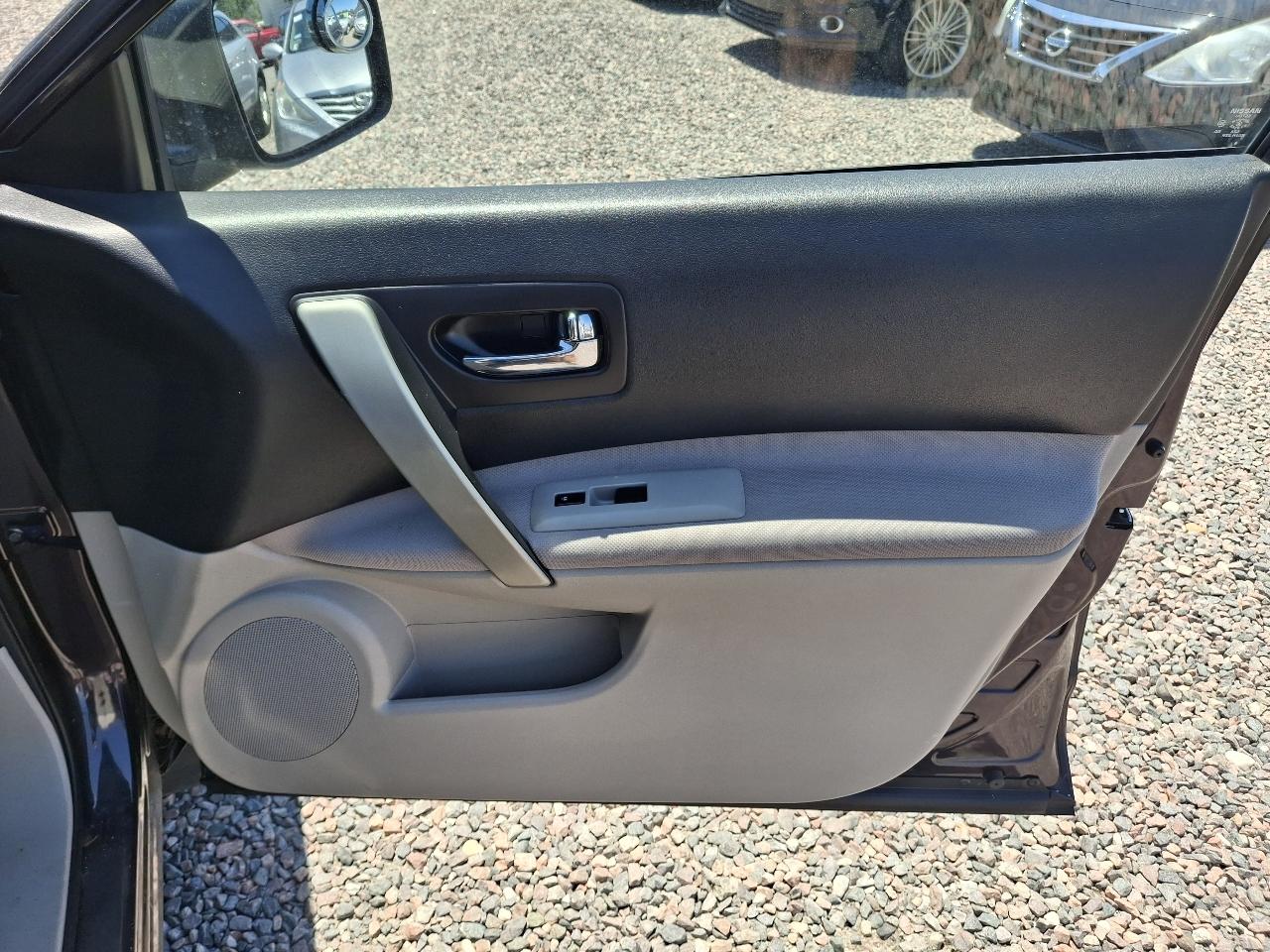 Nissan Rogue SV FWD 2013