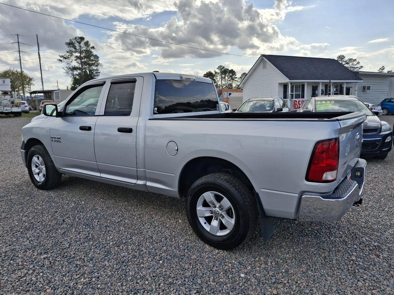 RAM 1500 Tradesman Quad Cab 4WD 2016