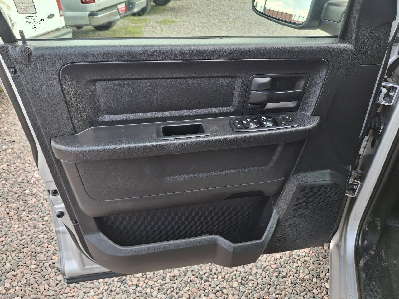 RAM 1500 Tradesman Quad Cab 4WD 2016