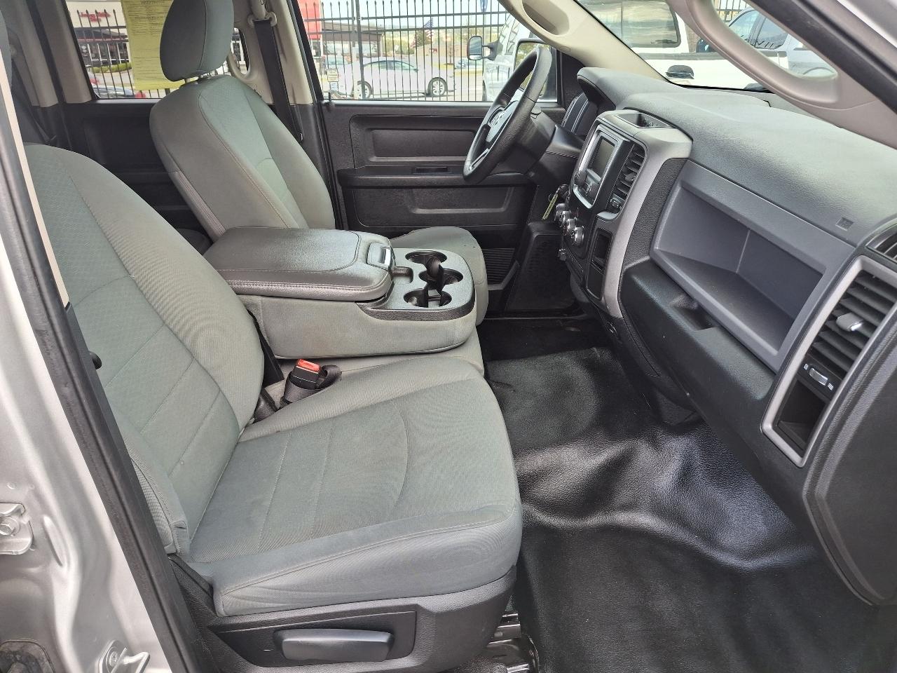 RAM 1500 Tradesman Quad Cab 4WD 2016