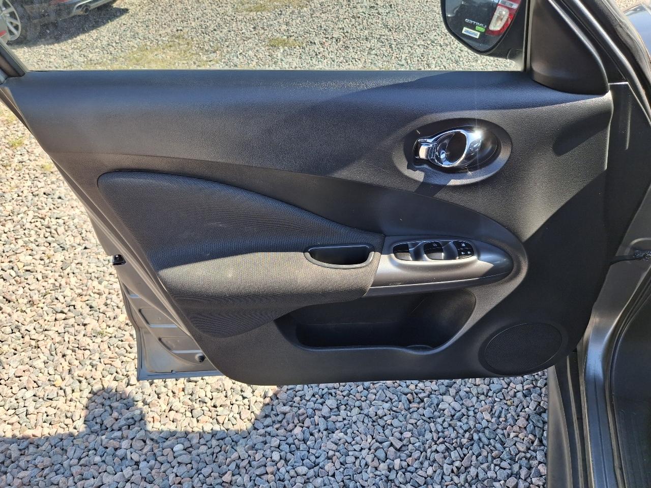 Nissan Juke SL FWD 2012