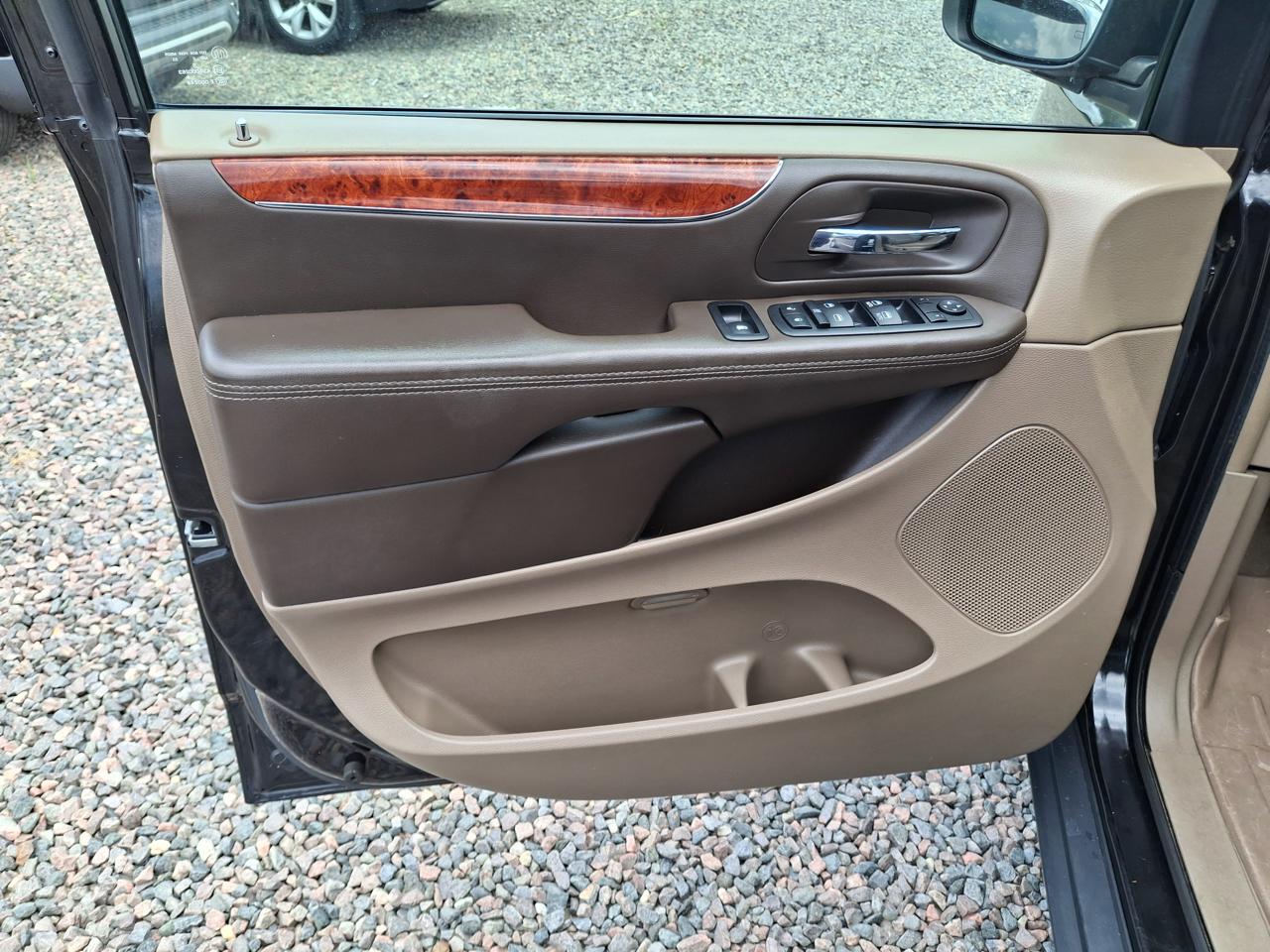 Chrysler Town & Country Touring 2016