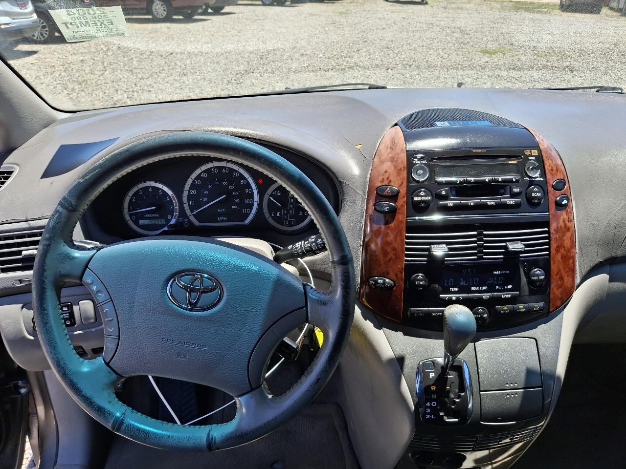 Toyota Sienna XLE 2004