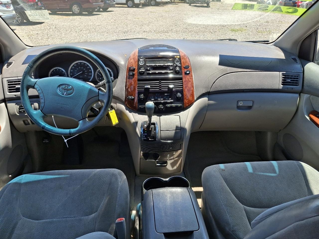 Toyota Sienna XLE 2004