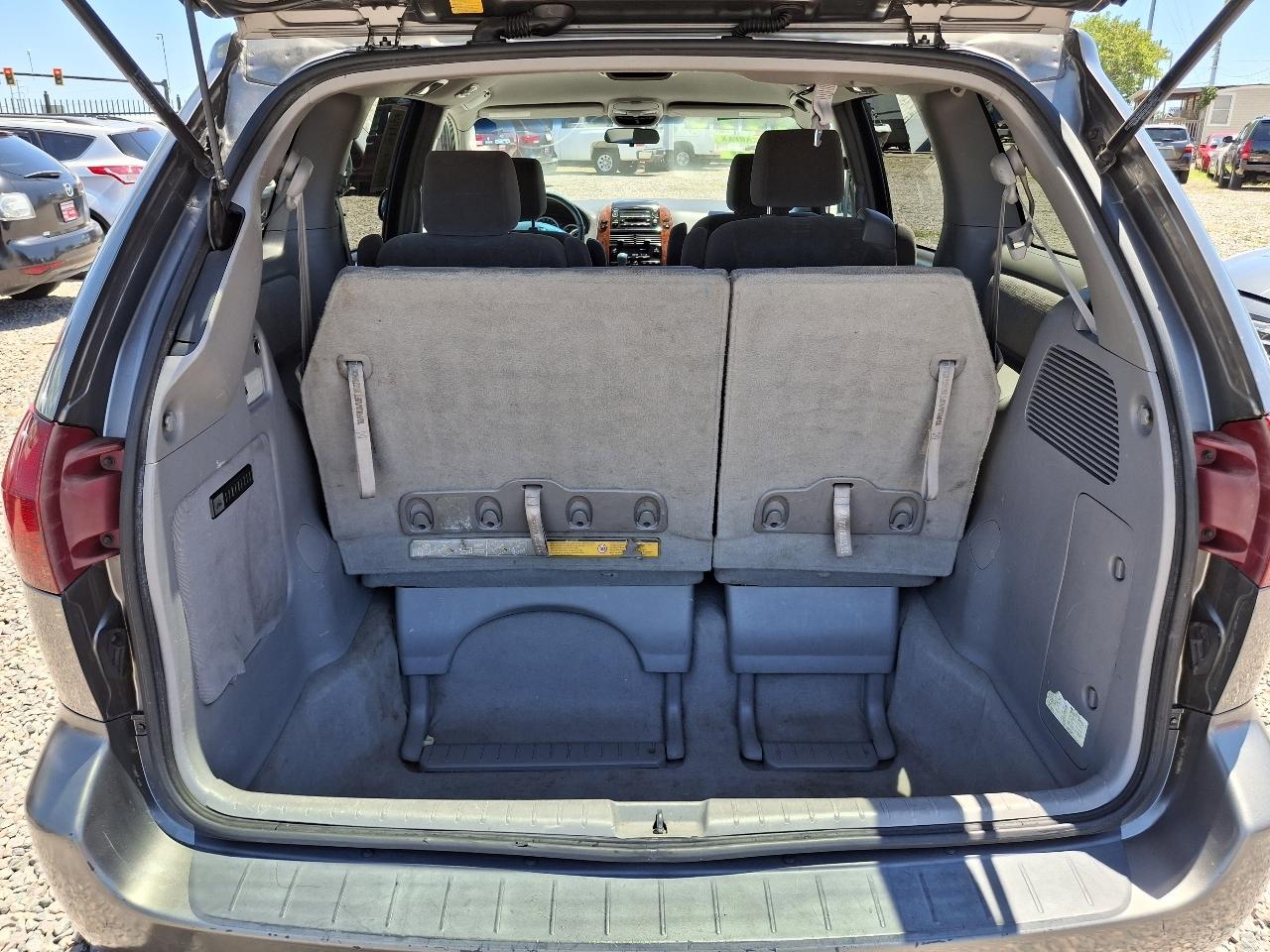 Toyota Sienna XLE 2004