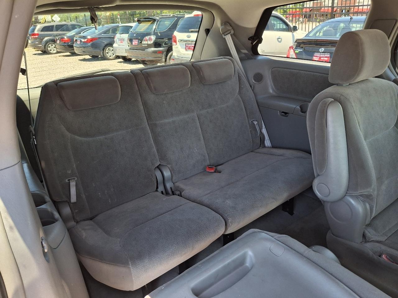 Toyota Sienna XLE 2004