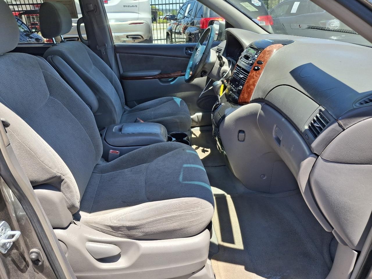 Toyota Sienna XLE 2004