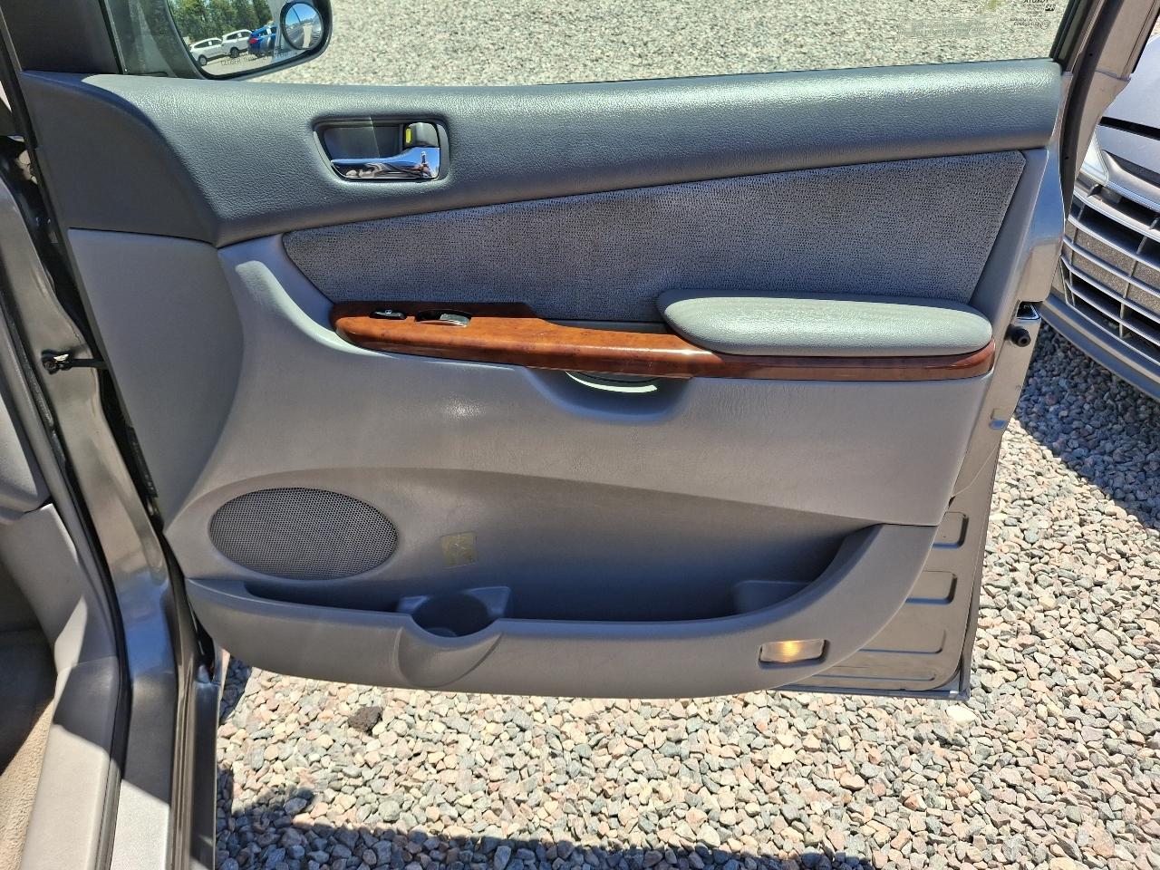 Toyota Sienna XLE 2004
