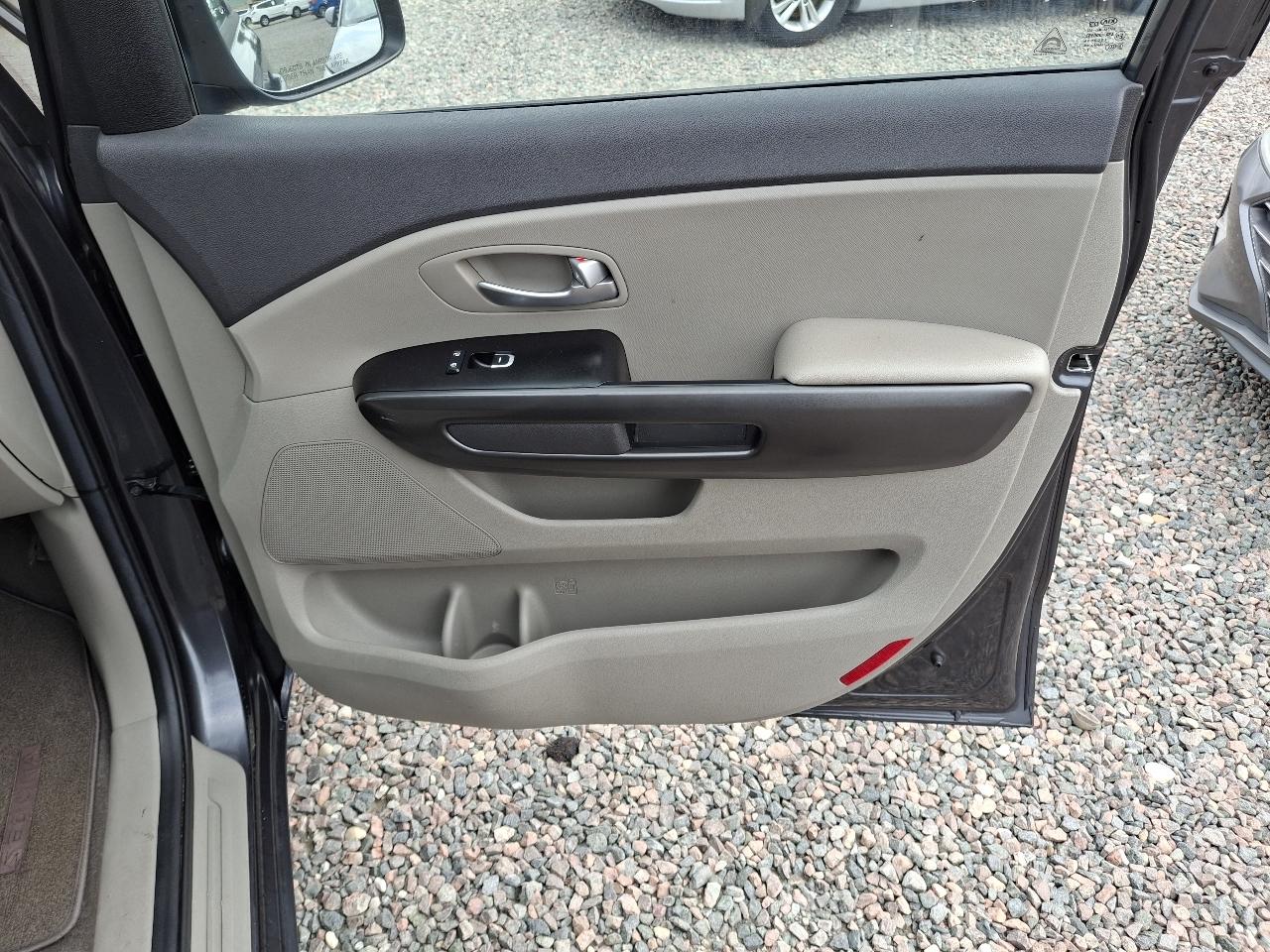Kia Sedona LX 2015