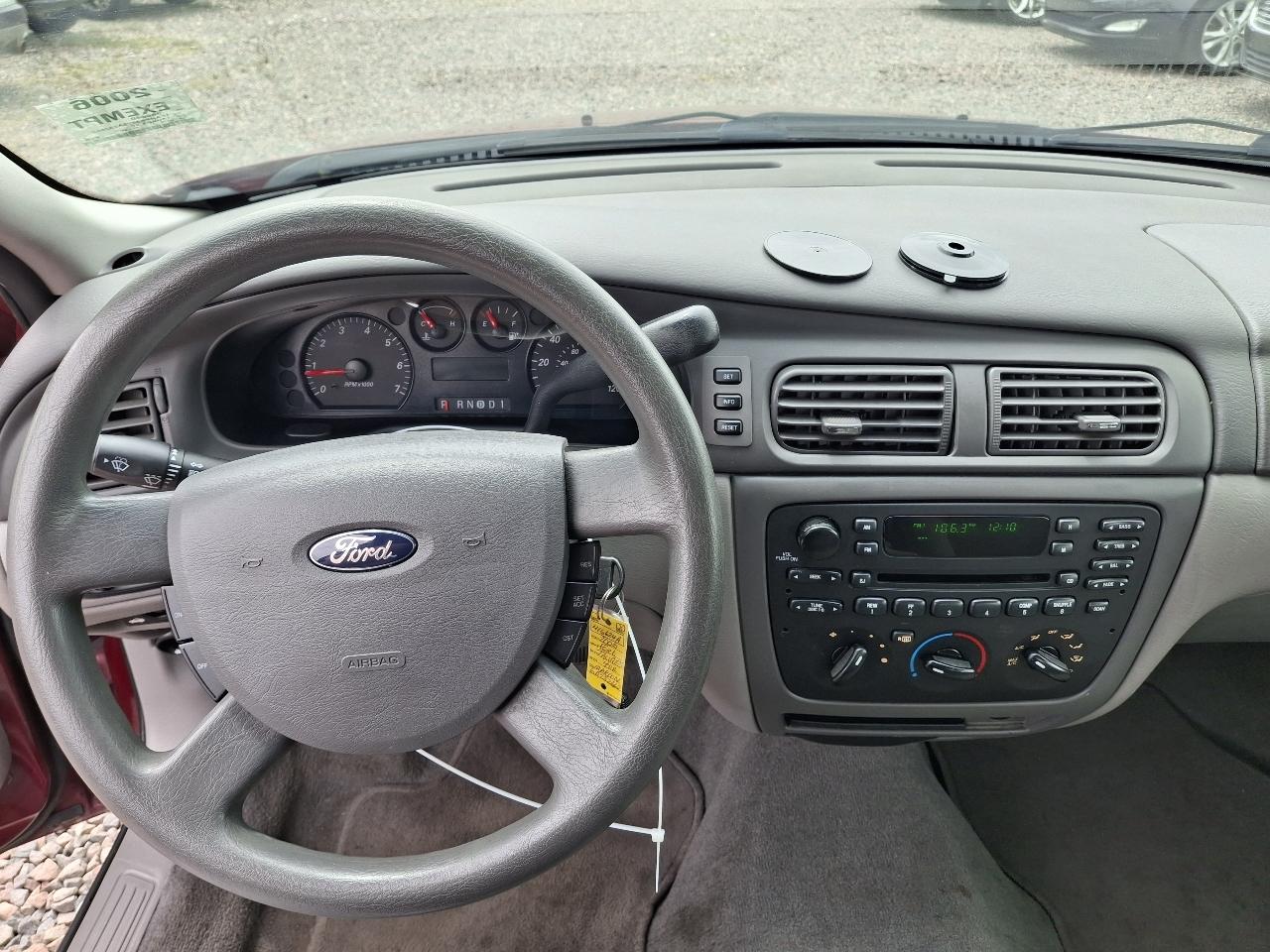 Ford Taurus SE 2006