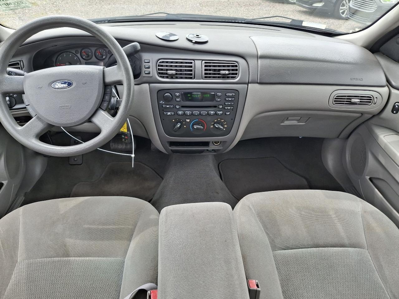 Ford Taurus SE 2006