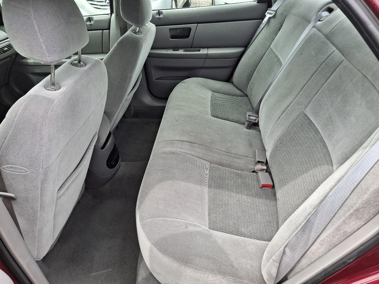 Ford Taurus SE 2006