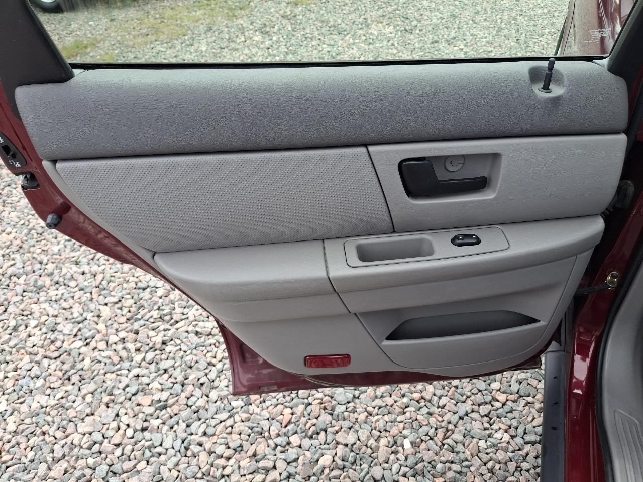 Ford Taurus SE 2006