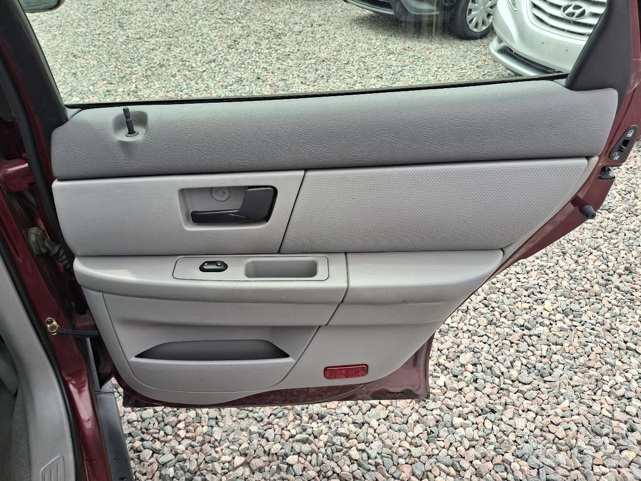 Ford Taurus SE 2006
