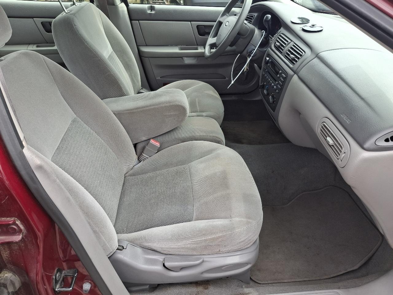 Ford Taurus SE 2006