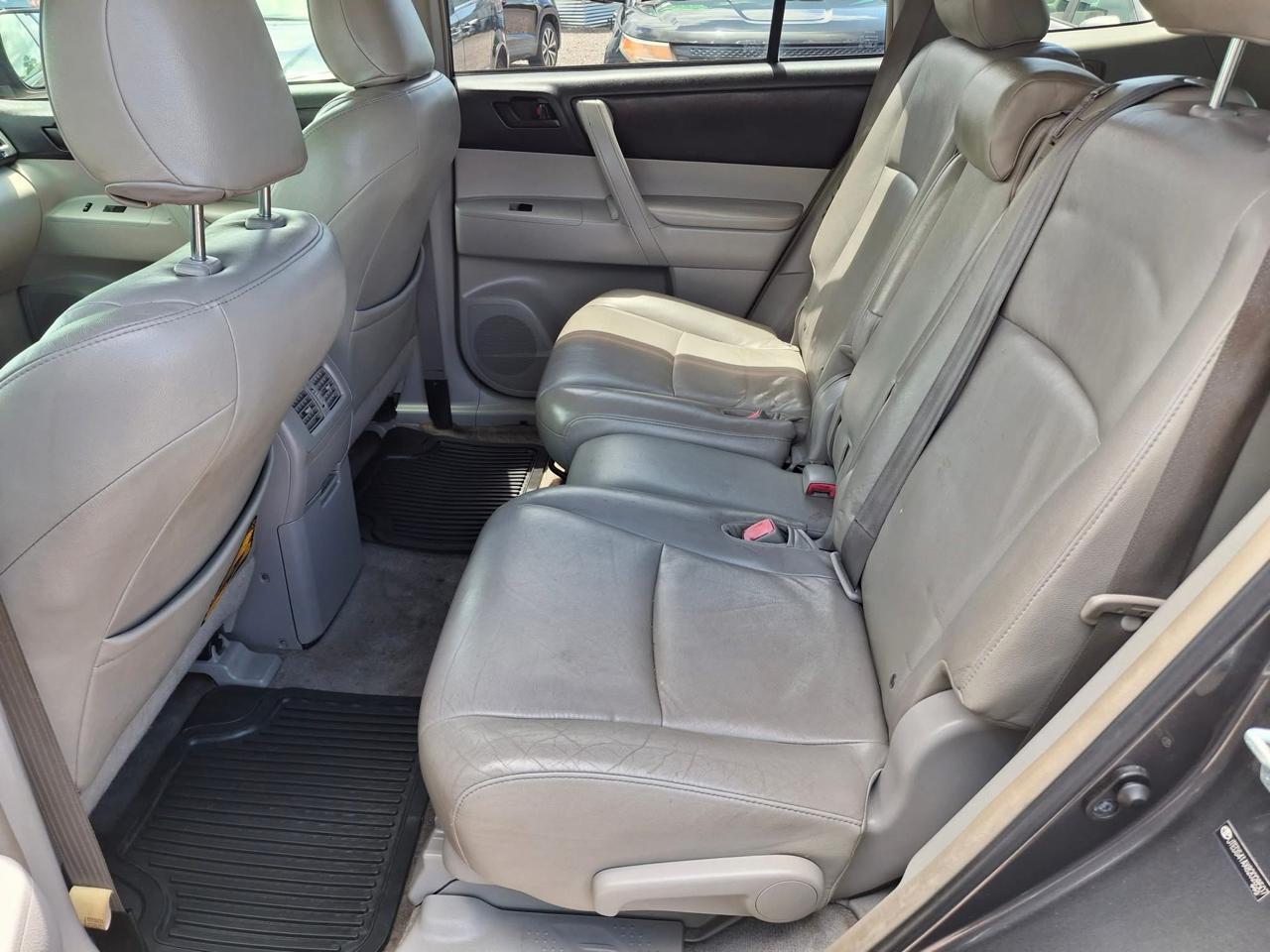Toyota Highlander Base 2WD 2008
