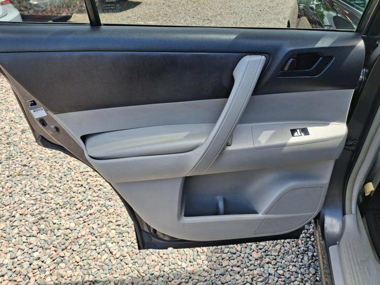 Toyota Highlander Base 2WD 2008