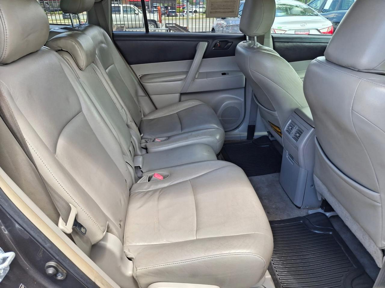 Toyota Highlander Base 2WD 2008