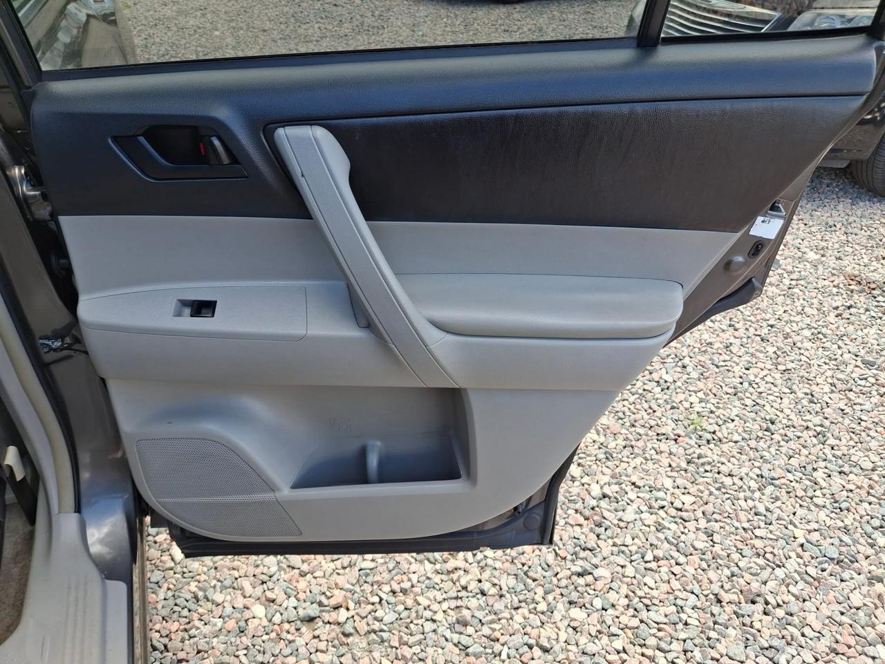 Toyota Highlander Base 2WD 2008