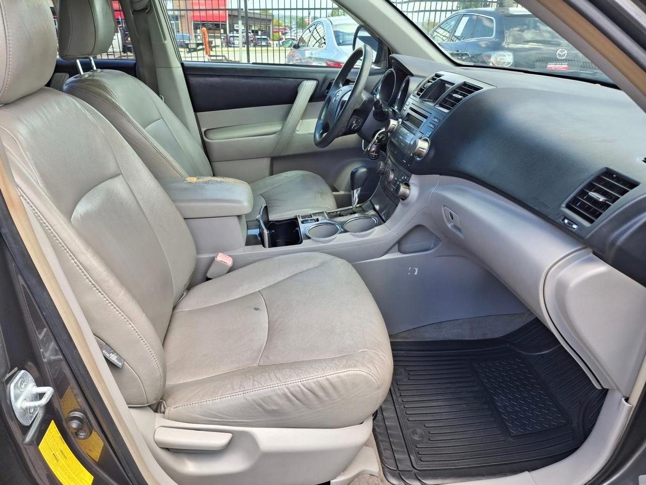 Toyota Highlander Base 2WD 2008