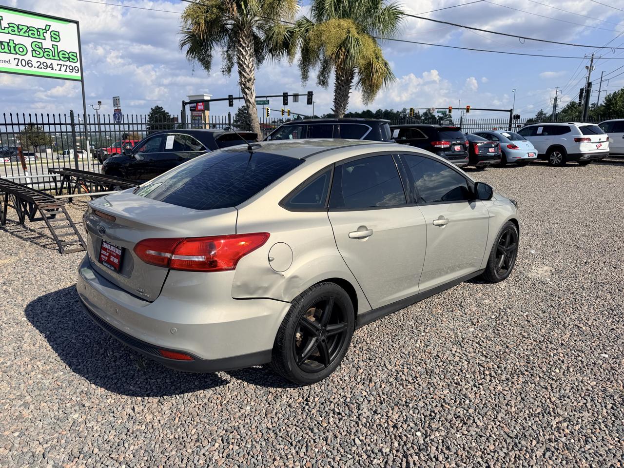 Ford Focus SE Sedan 2016
